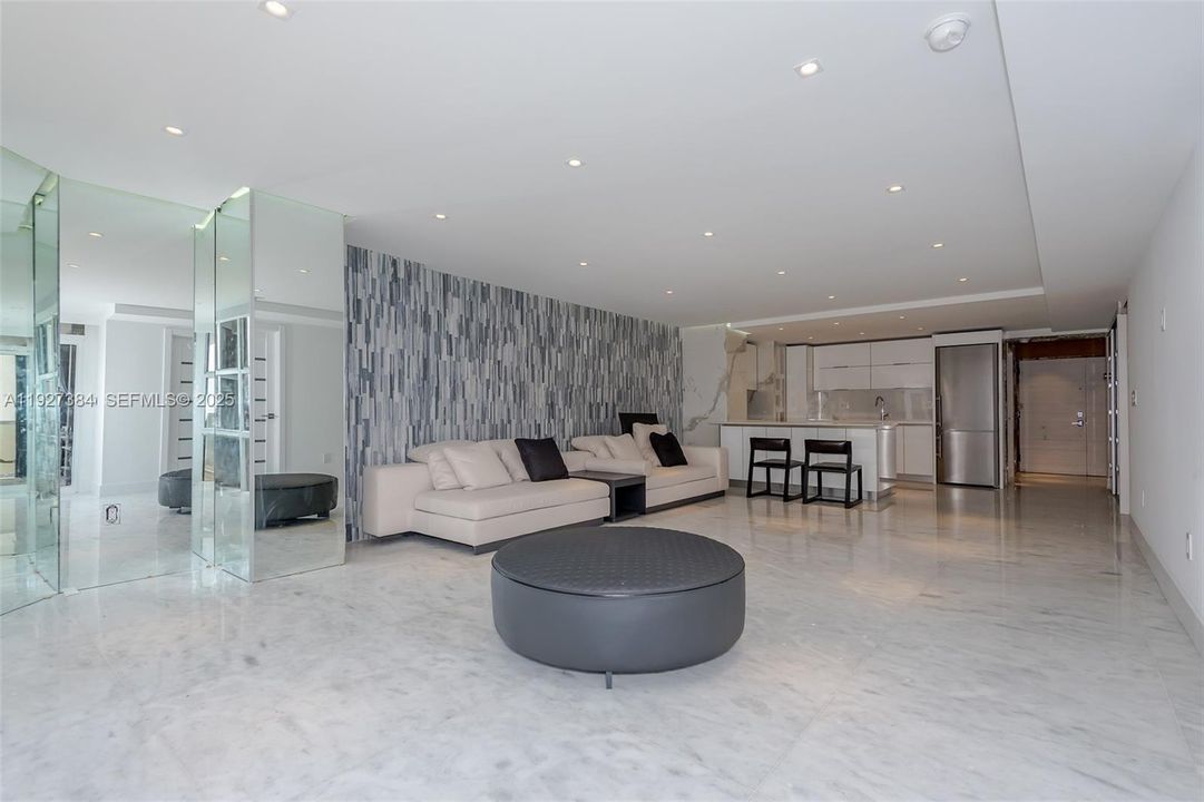 出租: $4,000 (1 贝兹, 2 浴室, 1278 平方英尺)