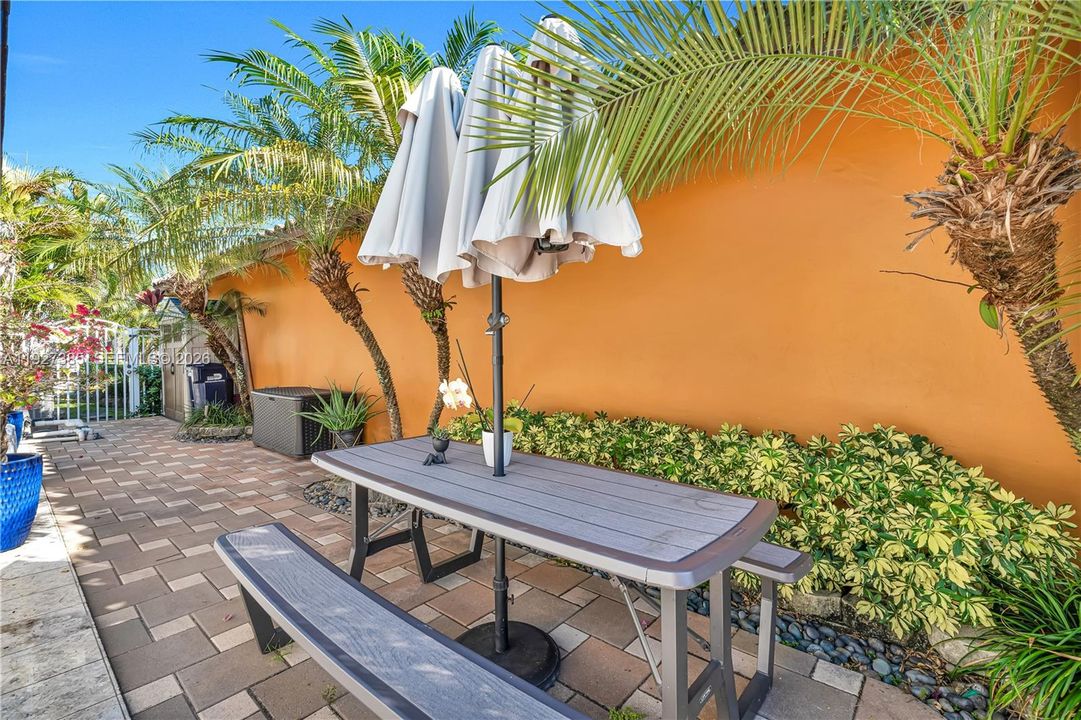 En Venta: $695,000 (3 camas, 2 baños, 1640 Pies cuadrados)