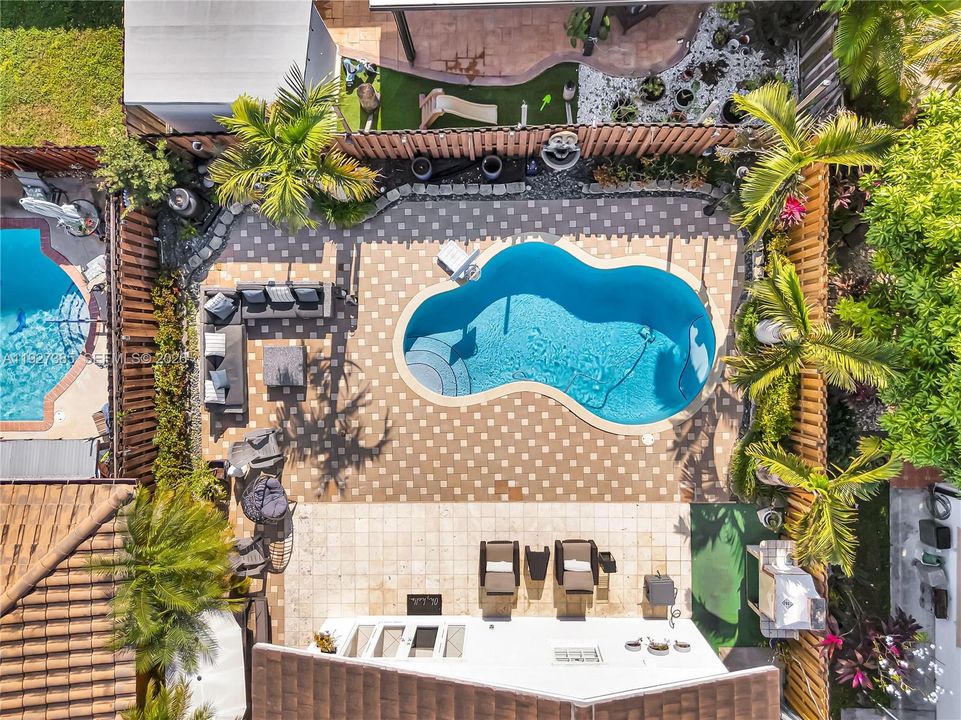 En Venta: $695,000 (3 camas, 2 baños, 1640 Pies cuadrados)