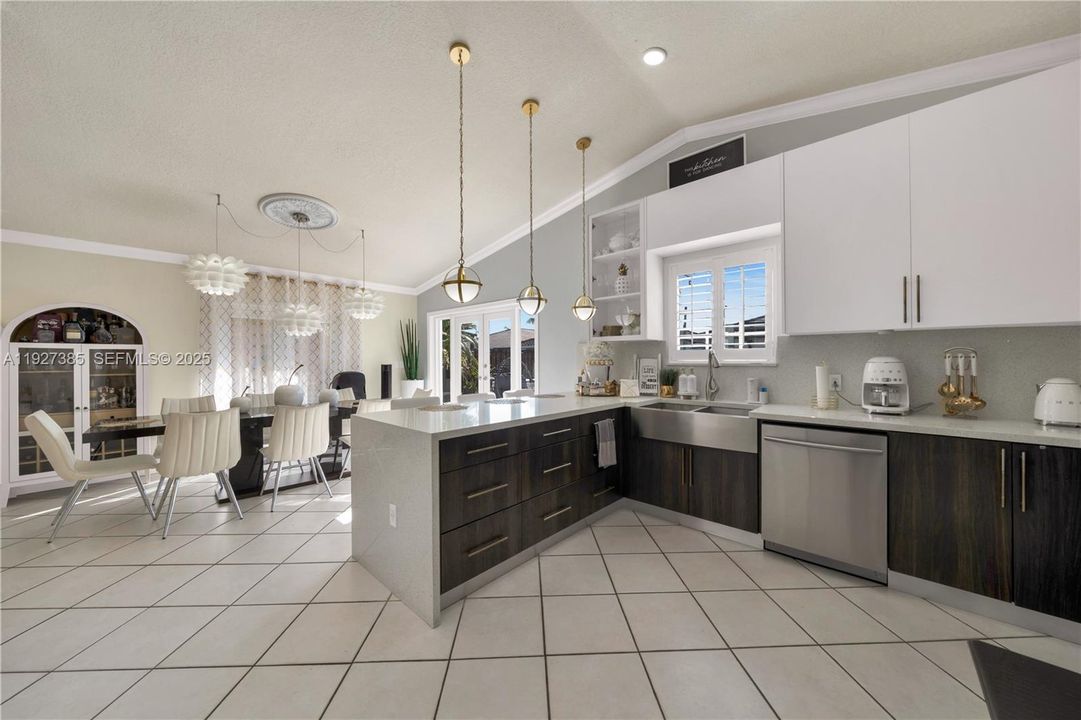 For Sale: $695,000 (3 beds, 2 baths, 1640 Square Feet)