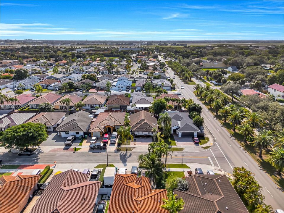 En Venta: $695,000 (3 camas, 2 baños, 1640 Pies cuadrados)