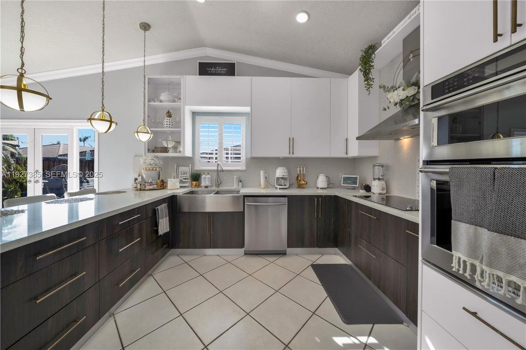 For Sale: $695,000 (3 beds, 2 baths, 1640 Square Feet)