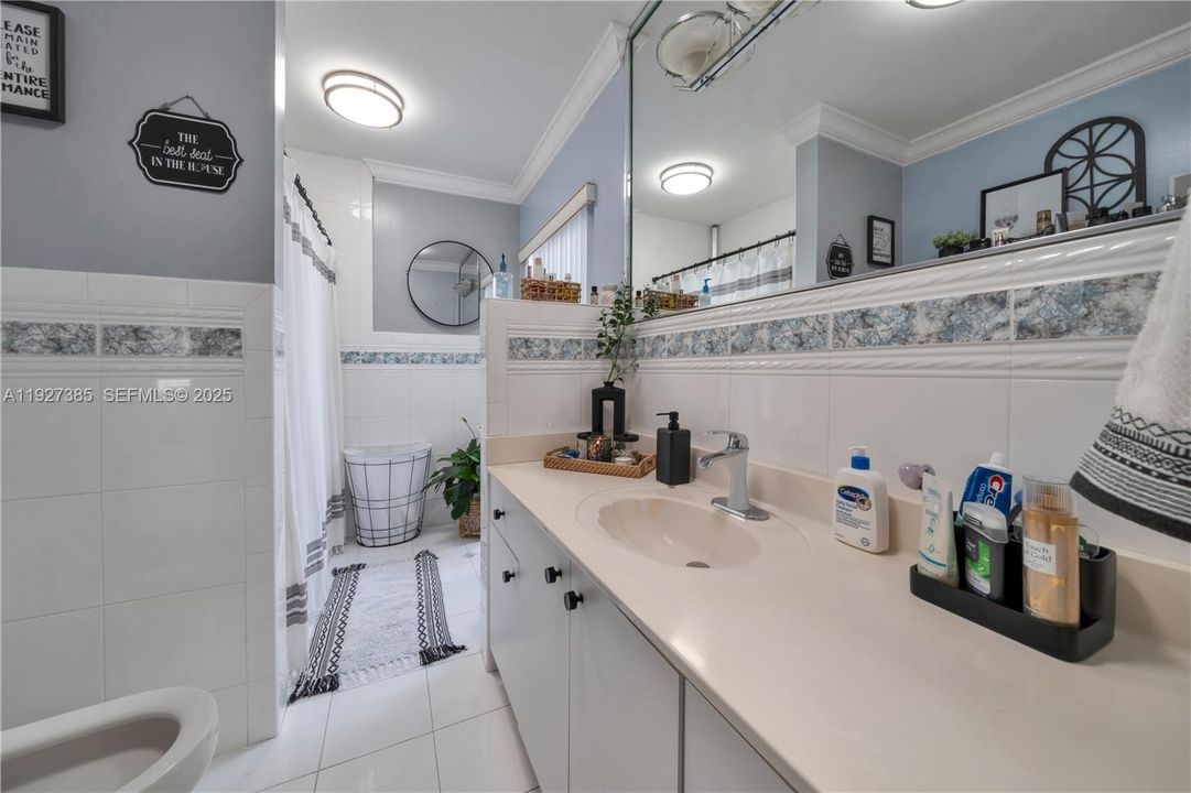 For Sale: $695,000 (3 beds, 2 baths, 1640 Square Feet)