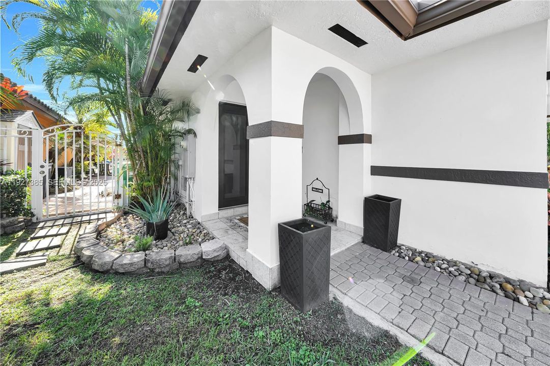 For Sale: $695,000 (3 beds, 2 baths, 1640 Square Feet)