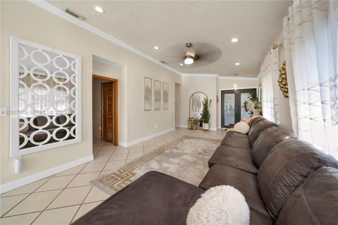 For Sale: $695,000 (3 beds, 2 baths, 1640 Square Feet)