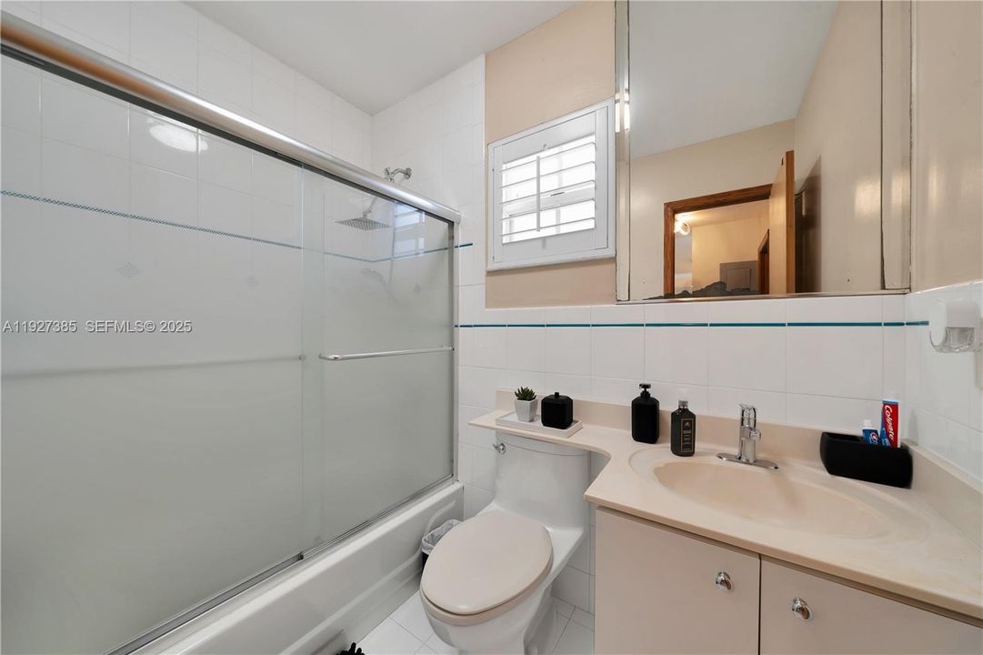 For Sale: $695,000 (3 beds, 2 baths, 1640 Square Feet)