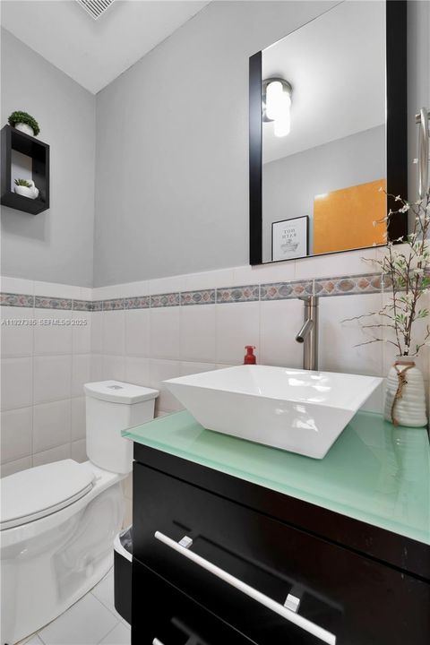 For Sale: $695,000 (3 beds, 2 baths, 1640 Square Feet)