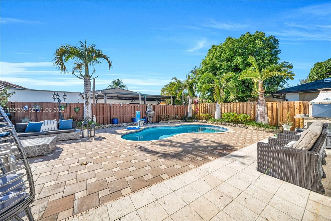 For Sale: $695,000 (3 beds, 2 baths, 1640 Square Feet)