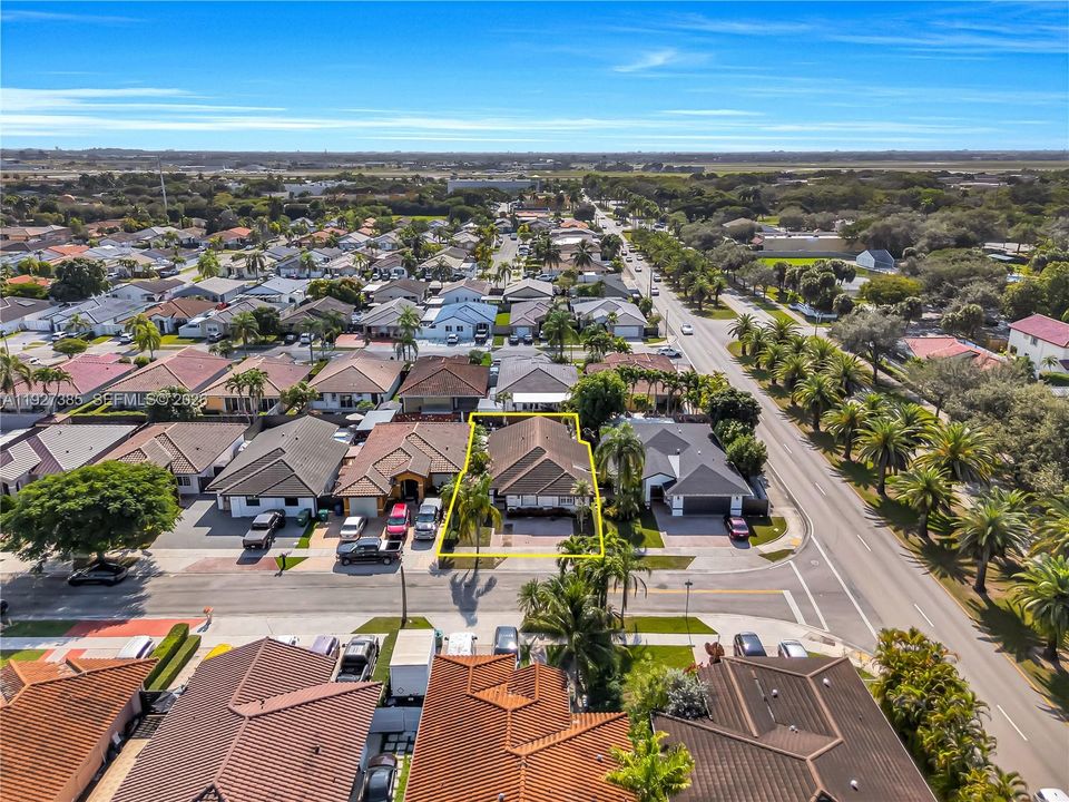 En Venta: $695,000 (3 camas, 2 baños, 1640 Pies cuadrados)