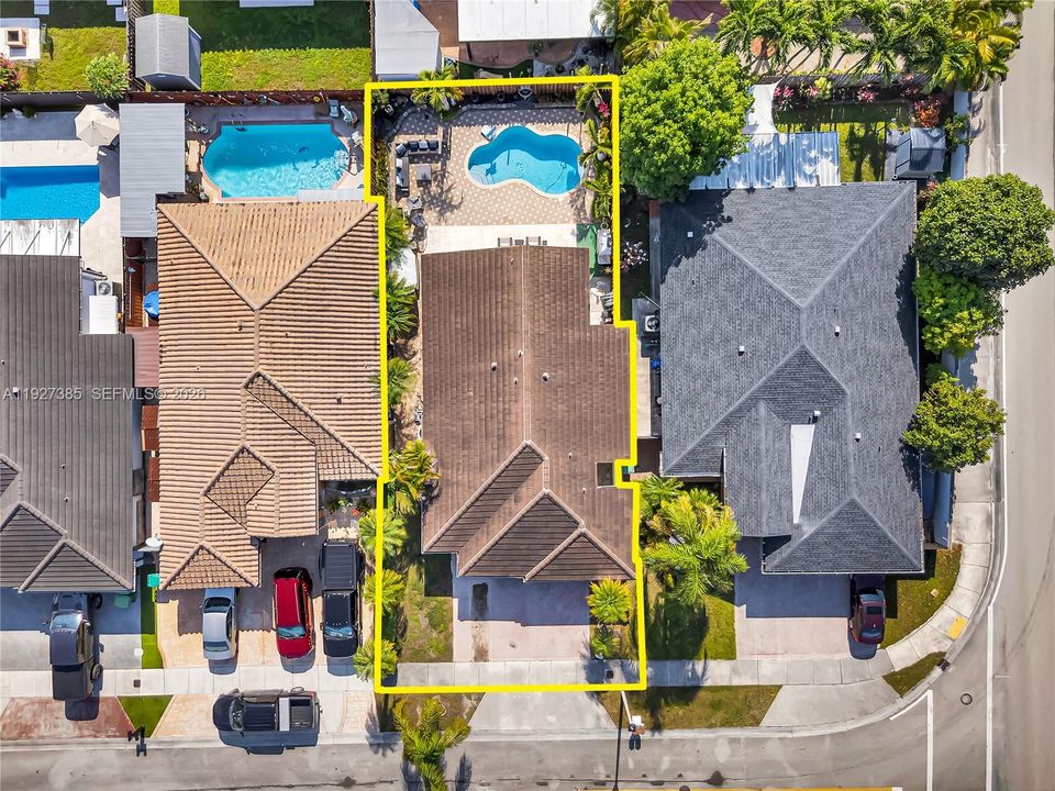 En Venta: $695,000 (3 camas, 2 baños, 1640 Pies cuadrados)