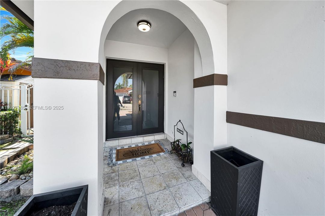 For Sale: $695,000 (3 beds, 2 baths, 1640 Square Feet)