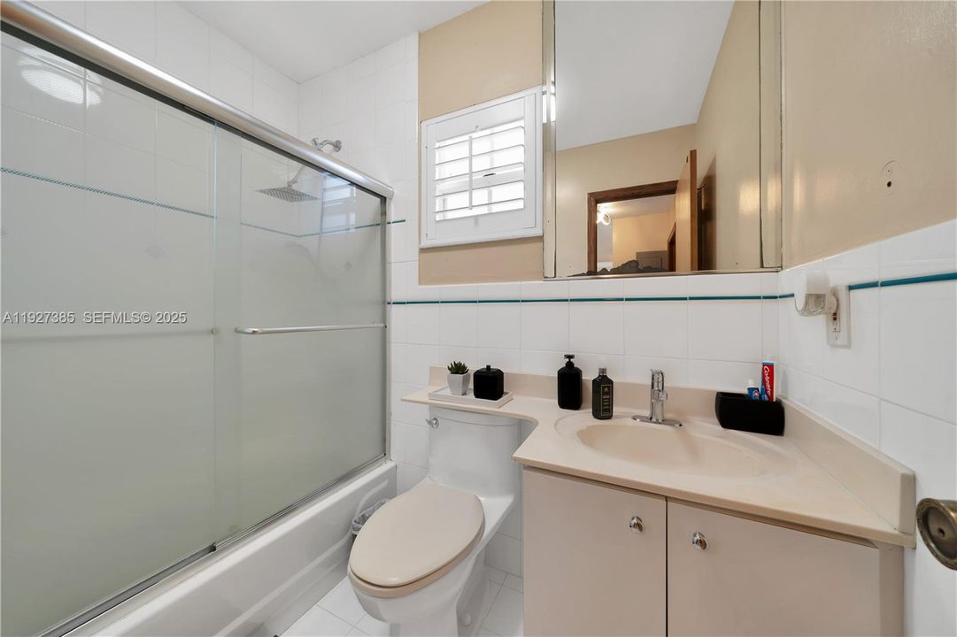 For Sale: $695,000 (3 beds, 2 baths, 1640 Square Feet)