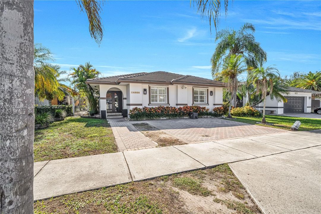 For Sale: $695,000 (3 beds, 2 baths, 1640 Square Feet)