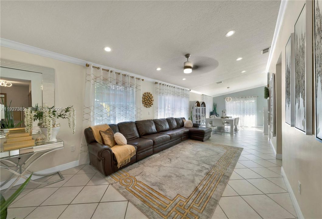 For Sale: $695,000 (3 beds, 2 baths, 1640 Square Feet)