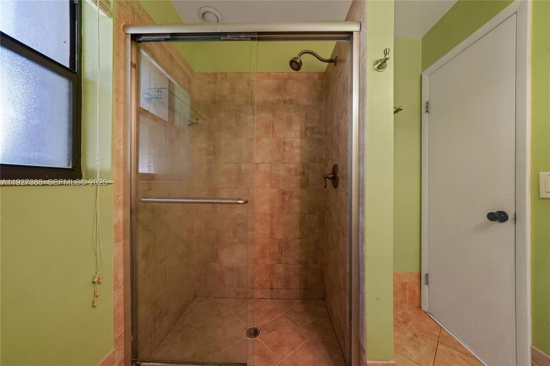 На продажу: $299,900 (2 спален, 2 ванн, 1182 Квадратных фут)