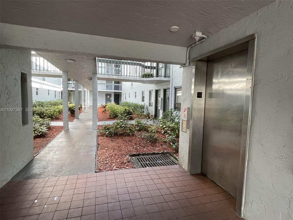 For Rent: $1,600 (1 beds, 1 baths, 775 Square Feet)