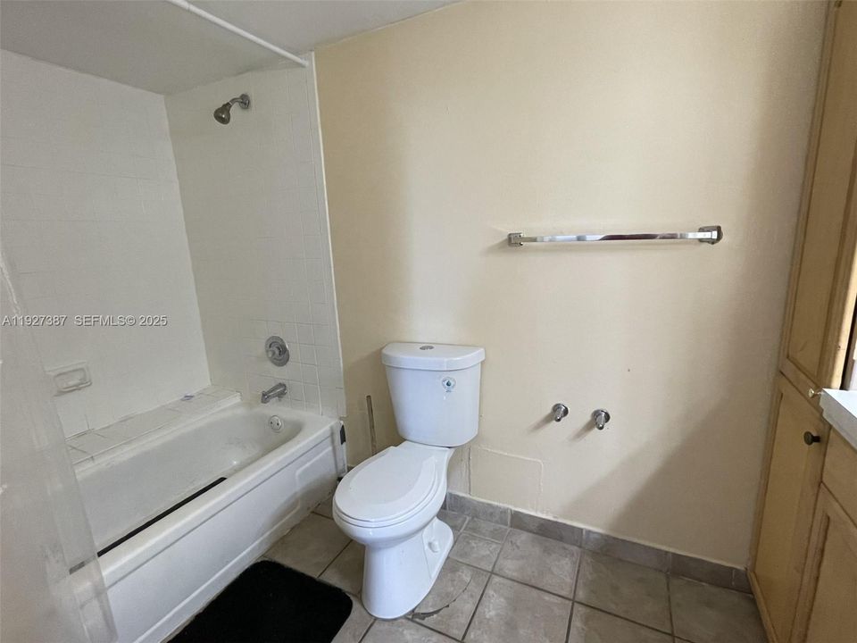 For Rent: $1,600 (1 beds, 1 baths, 775 Square Feet)