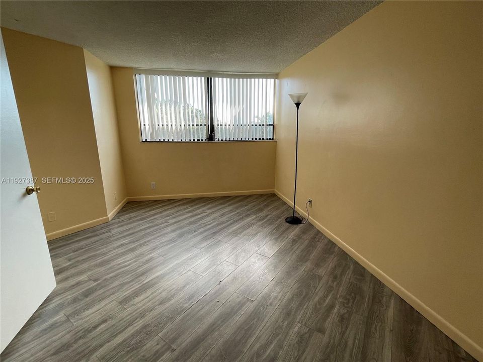For Rent: $1,600 (1 beds, 1 baths, 775 Square Feet)