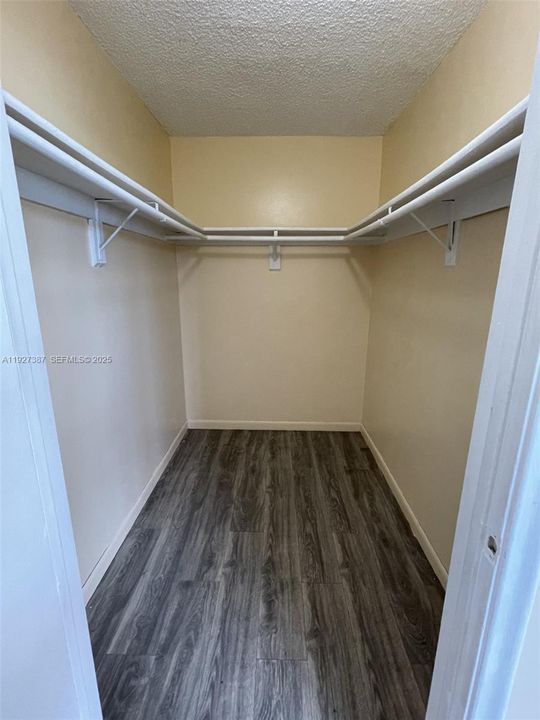 For Rent: $1,600 (1 beds, 1 baths, 775 Square Feet)