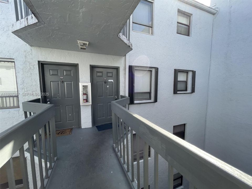 For Rent: $1,600 (1 beds, 1 baths, 775 Square Feet)