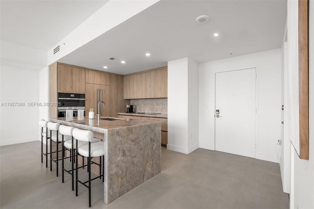 For Rent: $18,000 (3 beds, 3 baths, 2289 Square Feet)