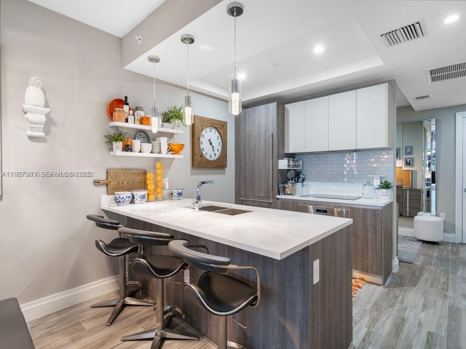 出租: $5,000 (1 贝兹, 2 浴室, 881 平方英尺)