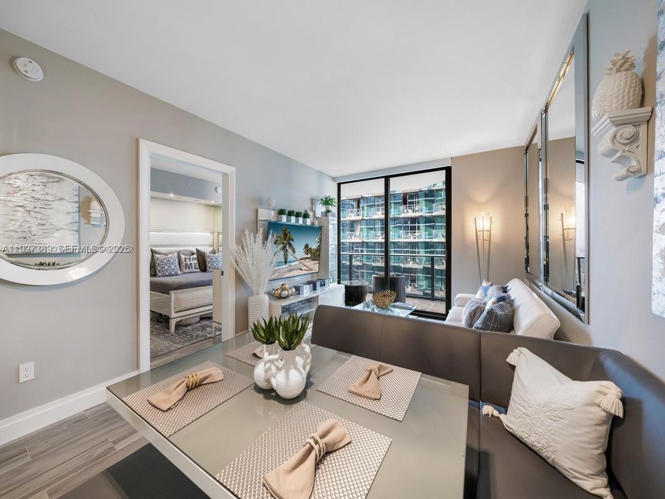 出租: $5,000 (1 贝兹, 2 浴室, 881 平方英尺)