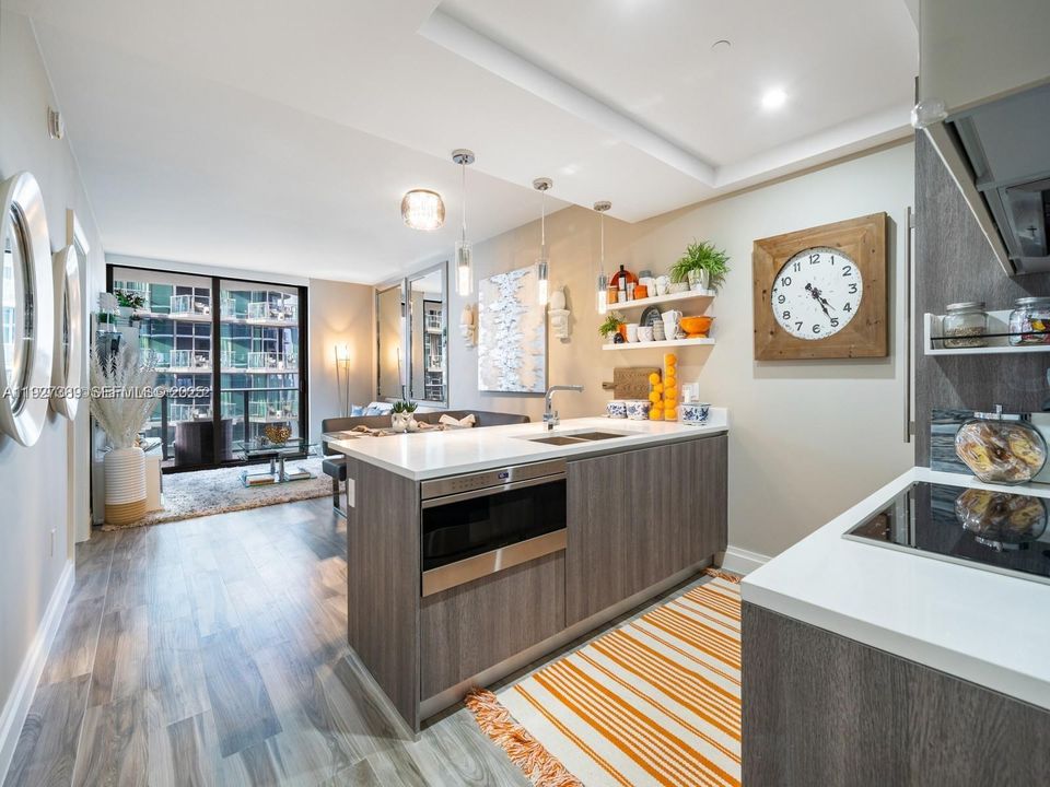 出租: $5,000 (1 贝兹, 2 浴室, 881 平方英尺)