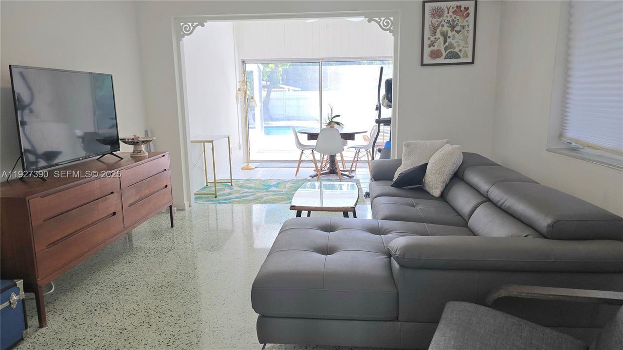 В аренду: $3,500 (3 спален, 1 ванн, 1053 Квадратных фут)