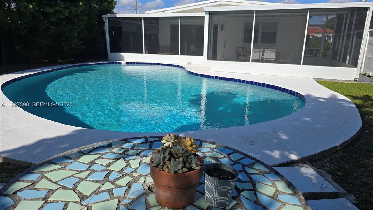 В аренду: $3,500 (3 спален, 1 ванн, 1053 Квадратных фут)