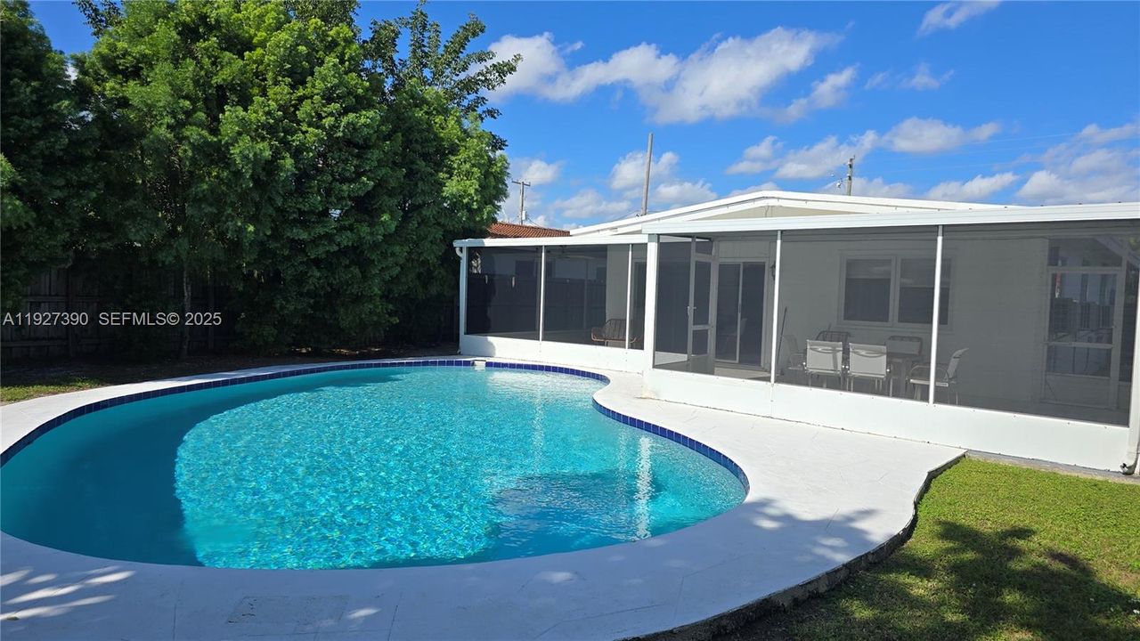 В аренду: $3,500 (3 спален, 1 ванн, 1053 Квадратных фут)