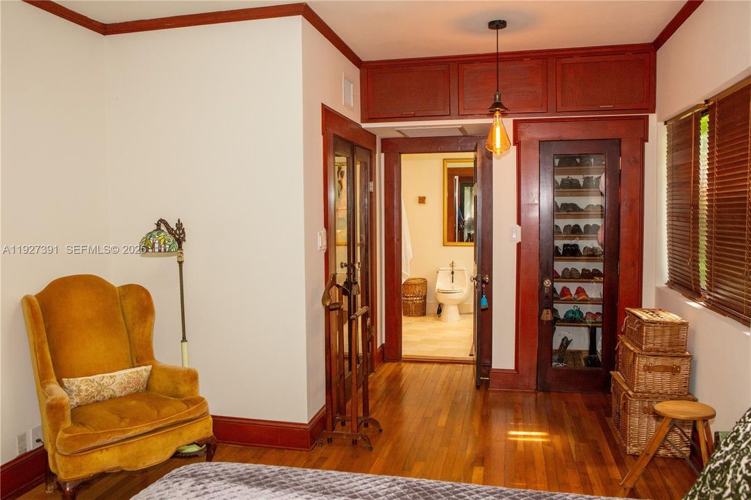 待售: $1,850,000 (4 贝兹, 3 浴室, 2300 平方英尺)