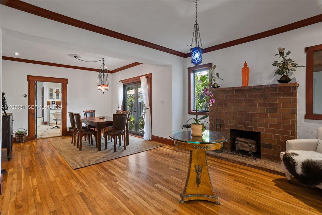 待售: $1,850,000 (4 贝兹, 3 浴室, 2300 平方英尺)