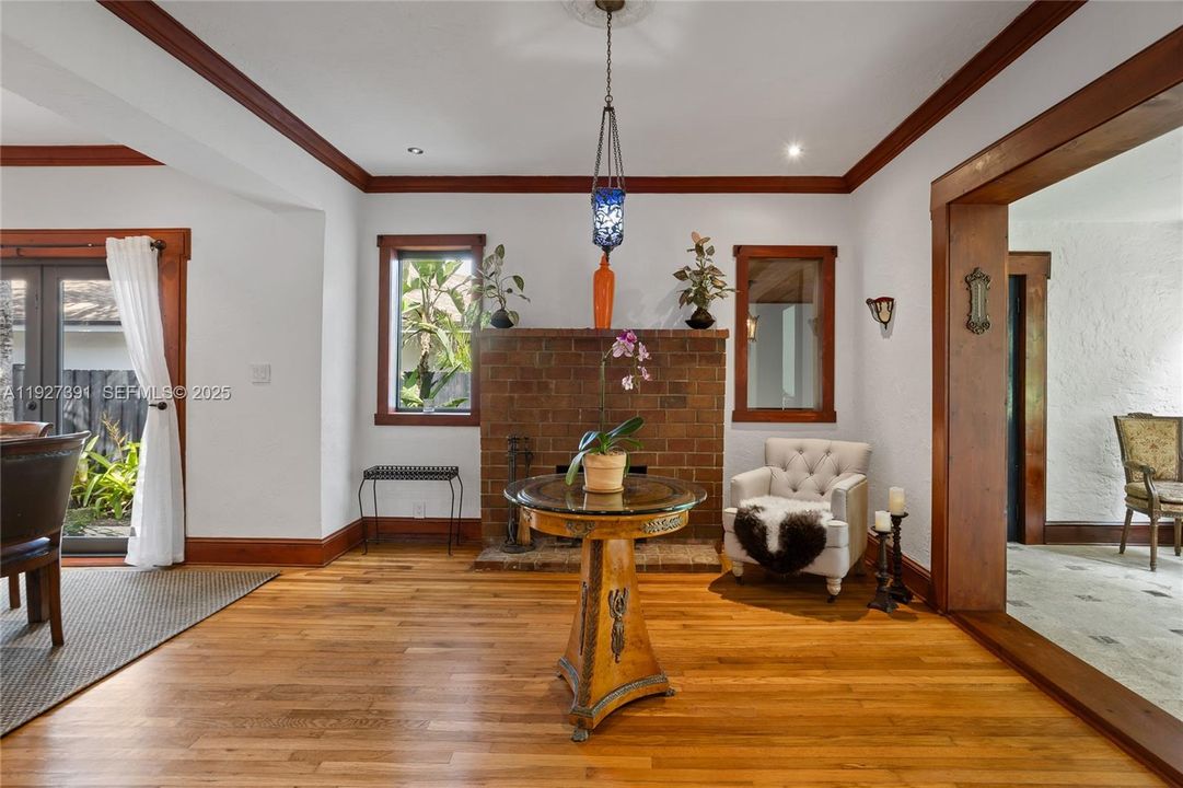 待售: $1,850,000 (4 贝兹, 3 浴室, 2300 平方英尺)