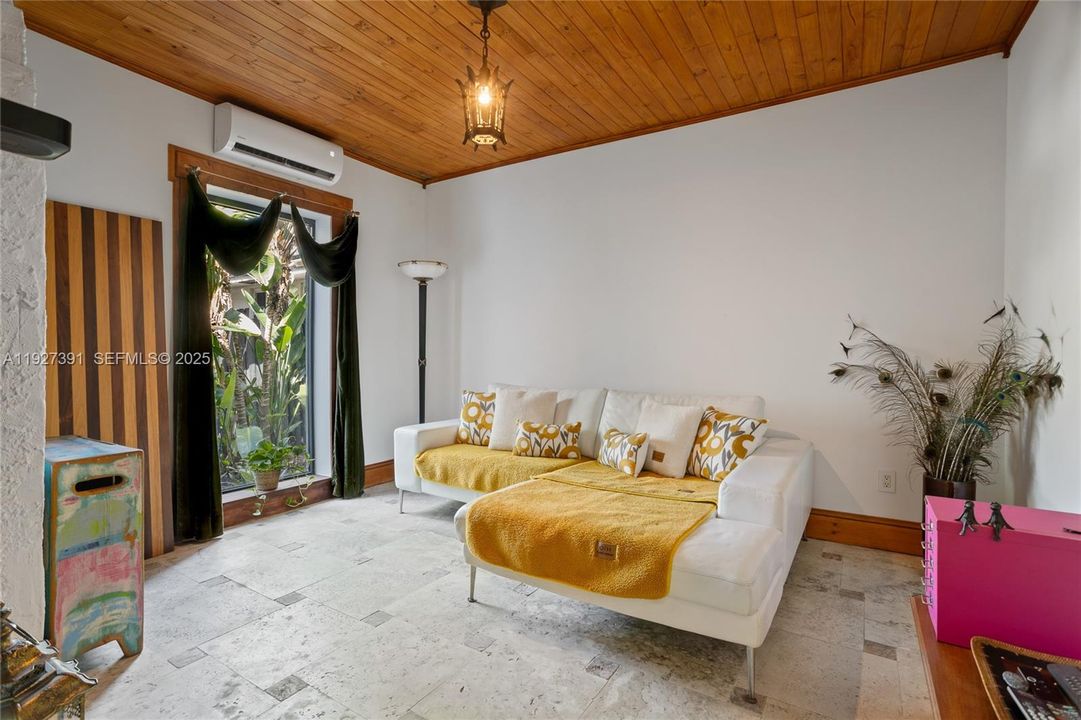 待售: $1,850,000 (4 贝兹, 3 浴室, 2300 平方英尺)