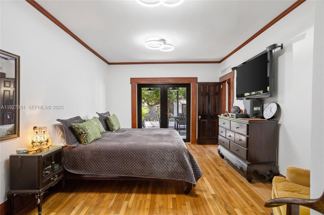 待售: $1,850,000 (4 贝兹, 3 浴室, 2300 平方英尺)