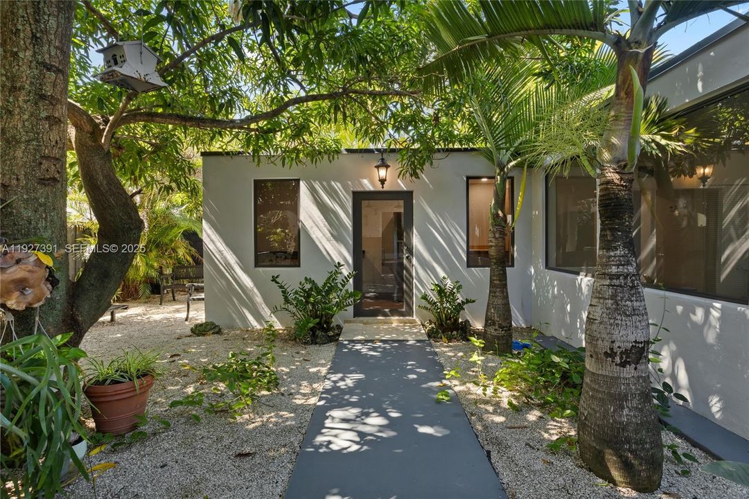 待售: $1,850,000 (4 贝兹, 3 浴室, 2300 平方英尺)