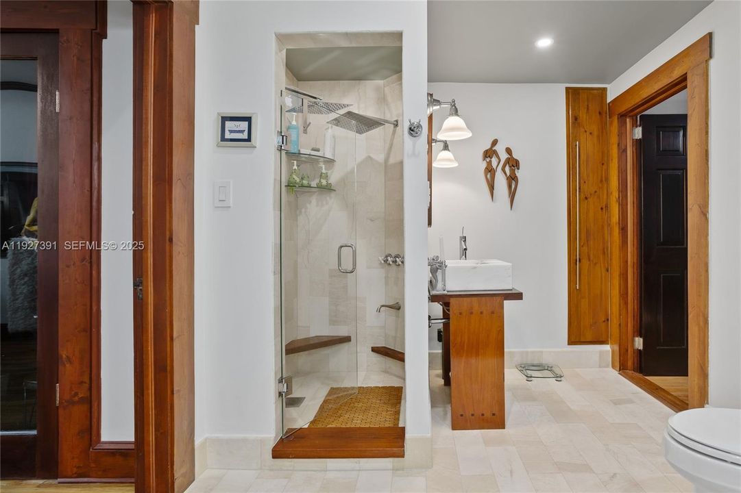 待售: $1,850,000 (4 贝兹, 3 浴室, 2300 平方英尺)