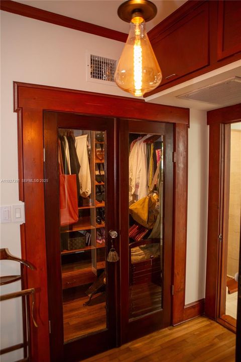 待售: $1,850,000 (4 贝兹, 3 浴室, 2300 平方英尺)