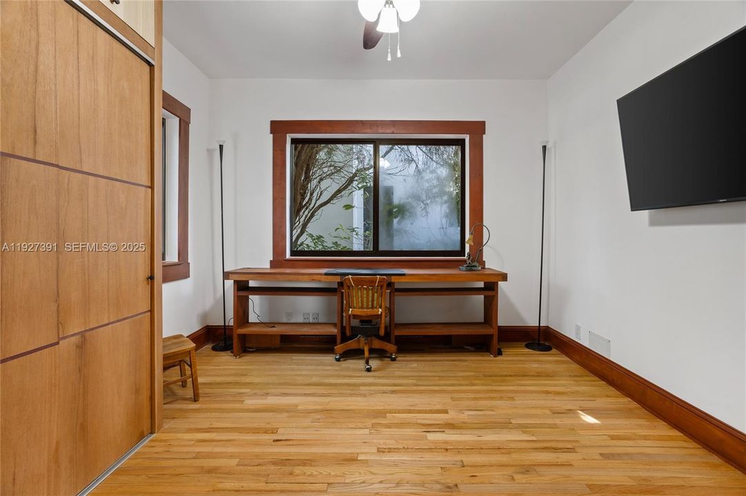 待售: $1,850,000 (4 贝兹, 3 浴室, 2300 平方英尺)