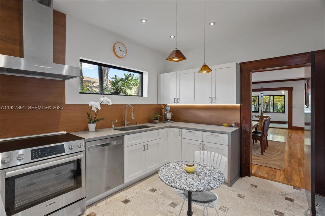 待售: $1,850,000 (4 贝兹, 3 浴室, 2300 平方英尺)