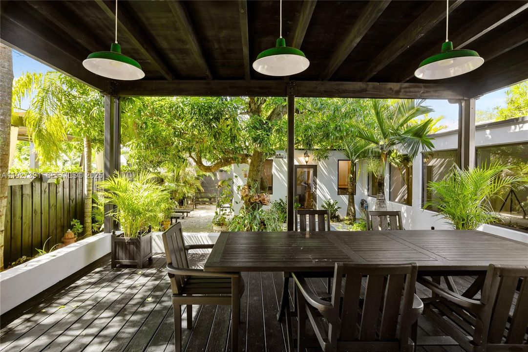 待售: $1,850,000 (4 贝兹, 3 浴室, 2300 平方英尺)