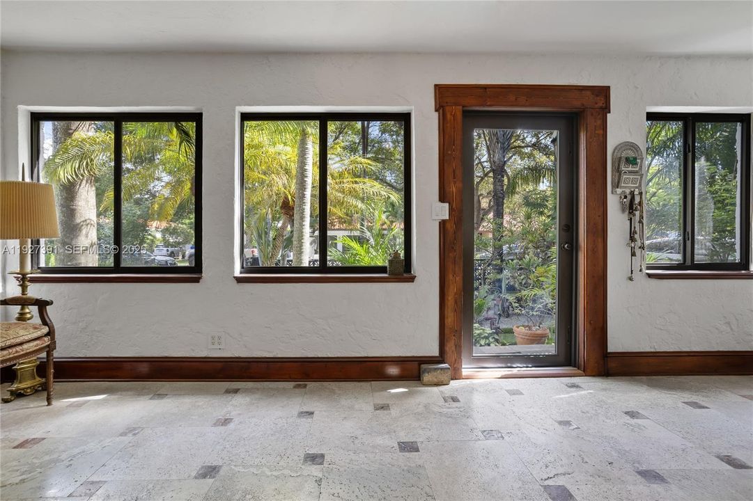 待售: $1,850,000 (4 贝兹, 3 浴室, 2300 平方英尺)