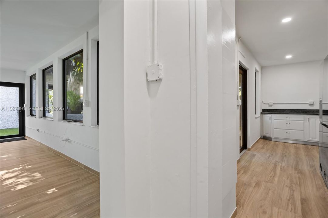 待售: $1,850,000 (4 贝兹, 3 浴室, 2300 平方英尺)