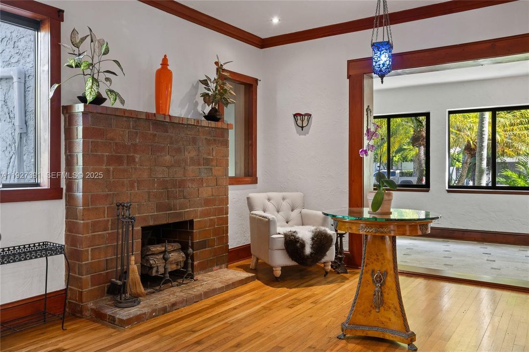 待售: $1,850,000 (4 贝兹, 3 浴室, 2300 平方英尺)