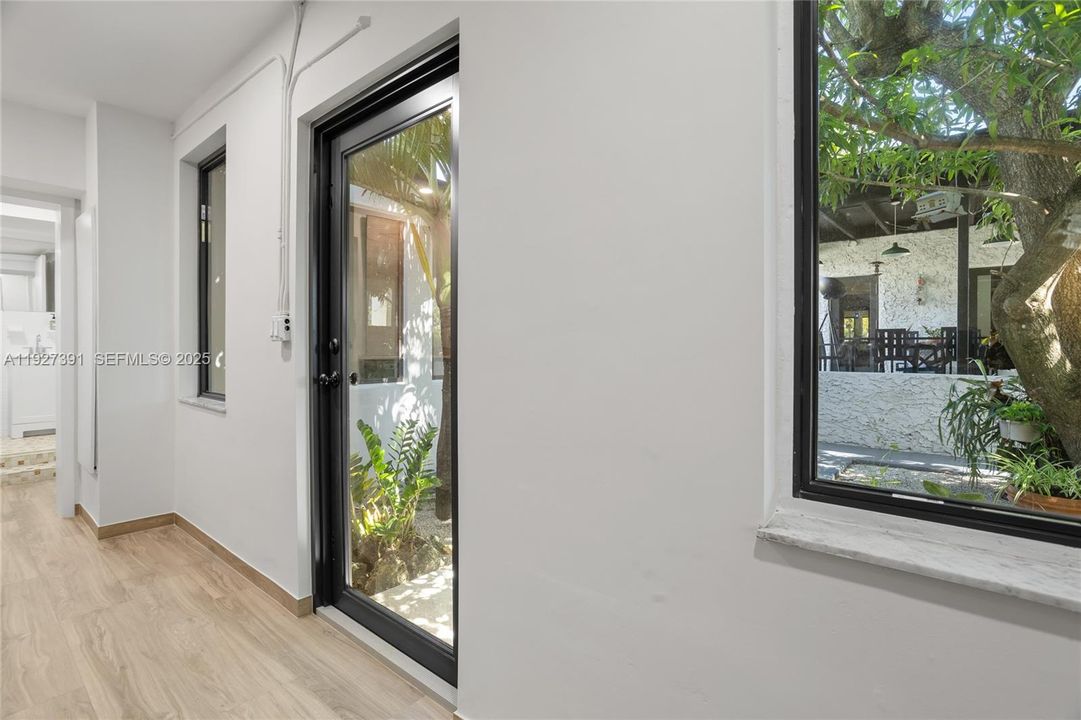 待售: $1,850,000 (4 贝兹, 3 浴室, 2300 平方英尺)