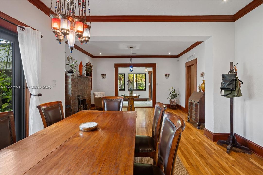 待售: $1,850,000 (4 贝兹, 3 浴室, 2300 平方英尺)