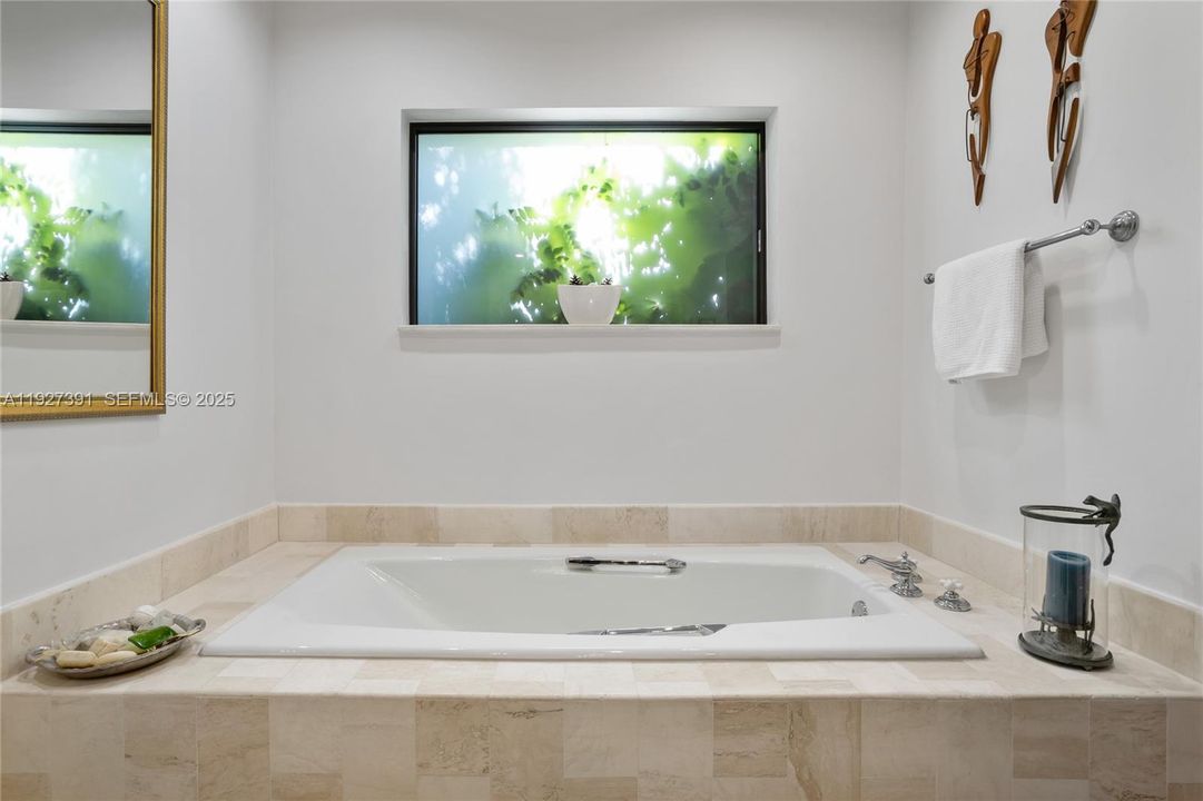 待售: $1,850,000 (4 贝兹, 3 浴室, 2300 平方英尺)