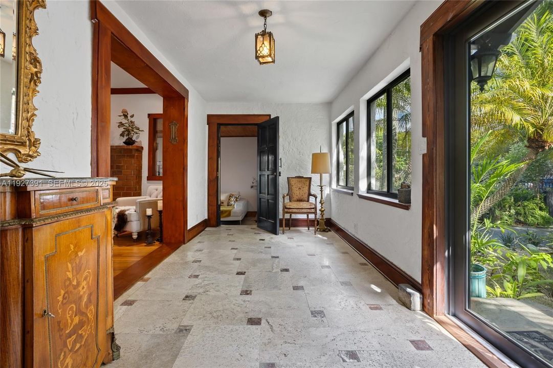 待售: $1,850,000 (4 贝兹, 3 浴室, 2300 平方英尺)