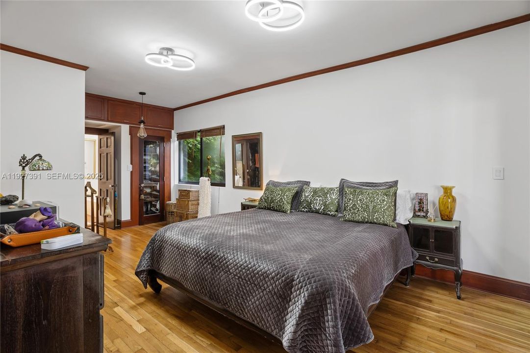 待售: $1,850,000 (4 贝兹, 3 浴室, 2300 平方英尺)